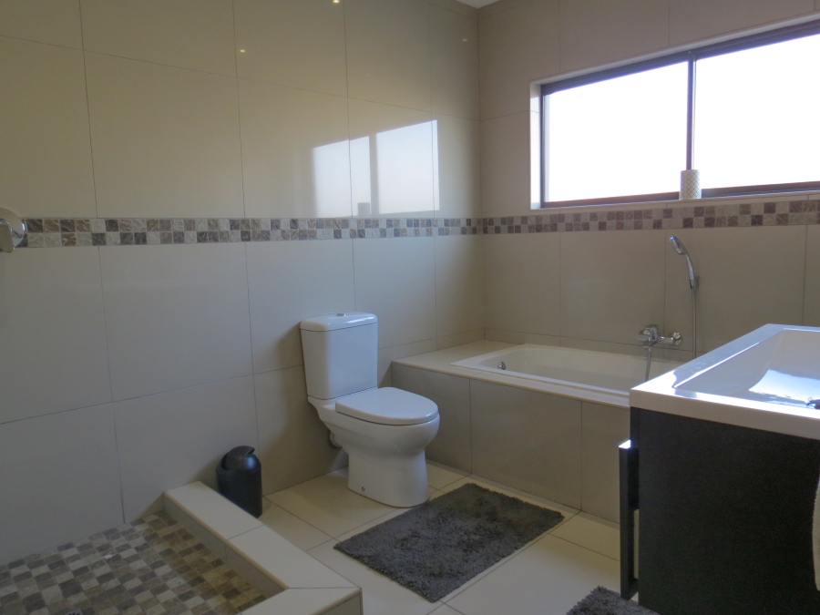 4 Bedroom Property for Sale in Greenstone Hill Gauteng