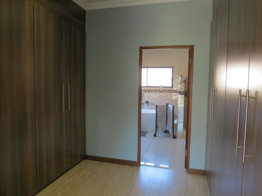 4 Bedroom Property for Sale in Greenstone Hill Gauteng