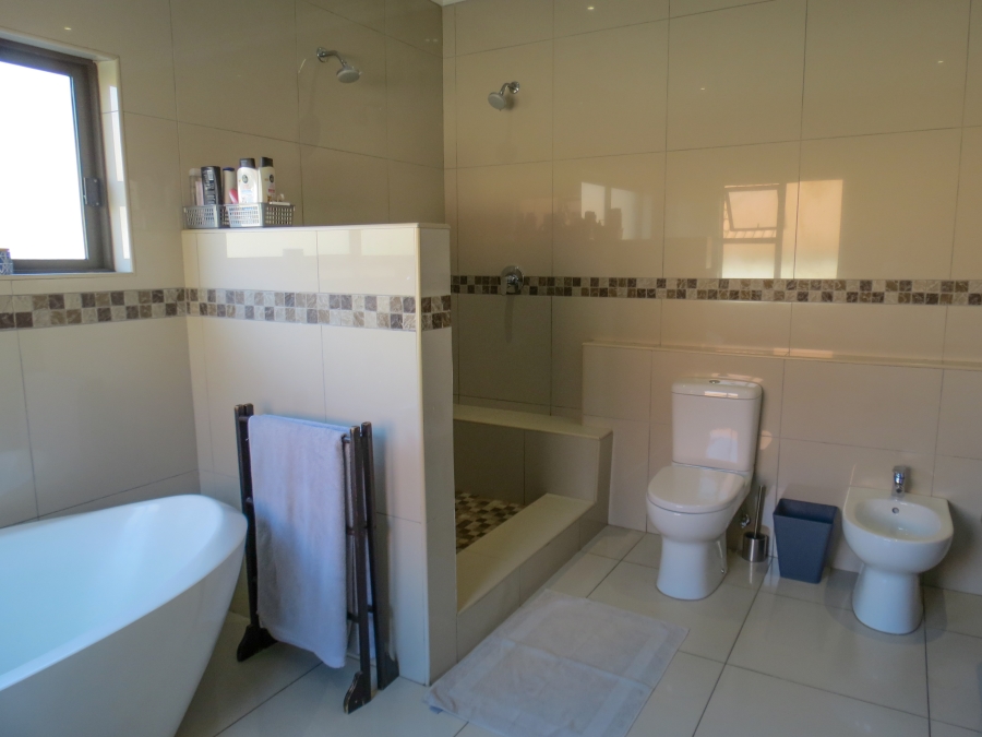 4 Bedroom Property for Sale in Greenstone Hill Gauteng