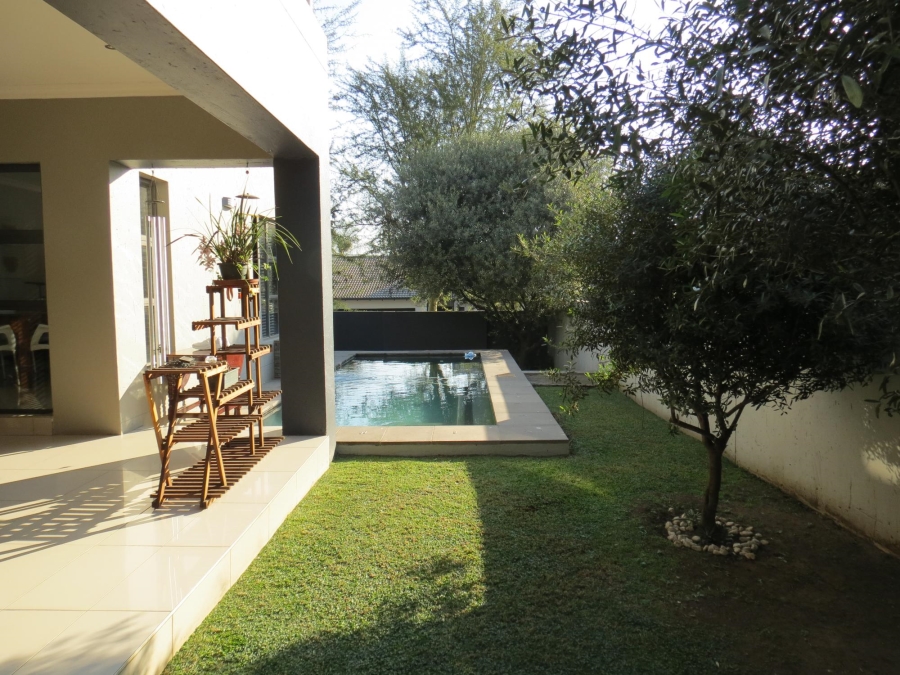 4 Bedroom Property for Sale in Greenstone Hill Gauteng