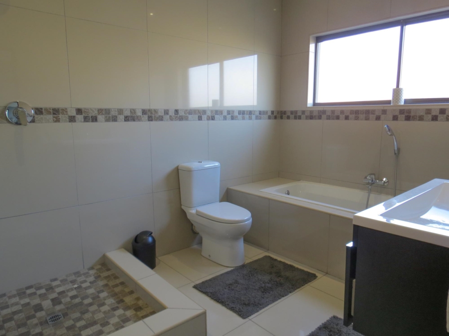 4 Bedroom Property for Sale in Greenstone Hill Gauteng