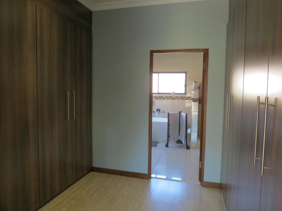 4 Bedroom Property for Sale in Greenstone Hill Gauteng