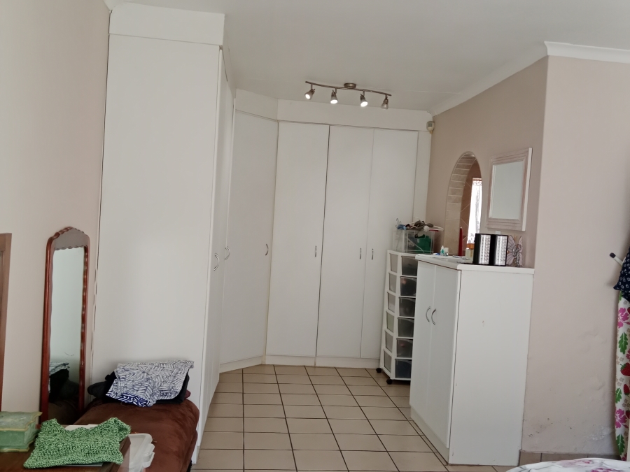 4 Bedroom Property for Sale in Brackendowns Gauteng