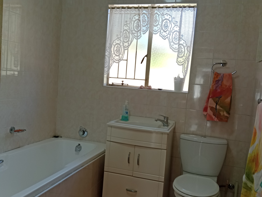 4 Bedroom Property for Sale in Brackendowns Gauteng