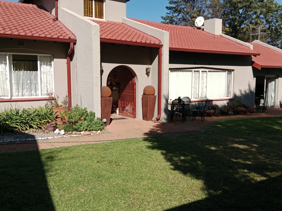 4 Bedroom Property for Sale in Brackendowns Gauteng