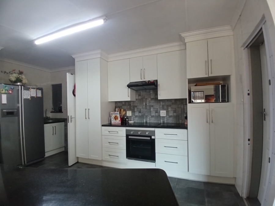 3 Bedroom Property for Sale in Greenhills Gauteng
