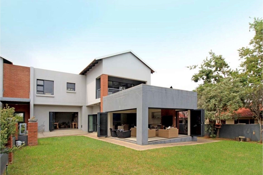 5 Bedroom Property for Sale in Copperleaf Estate Gauteng