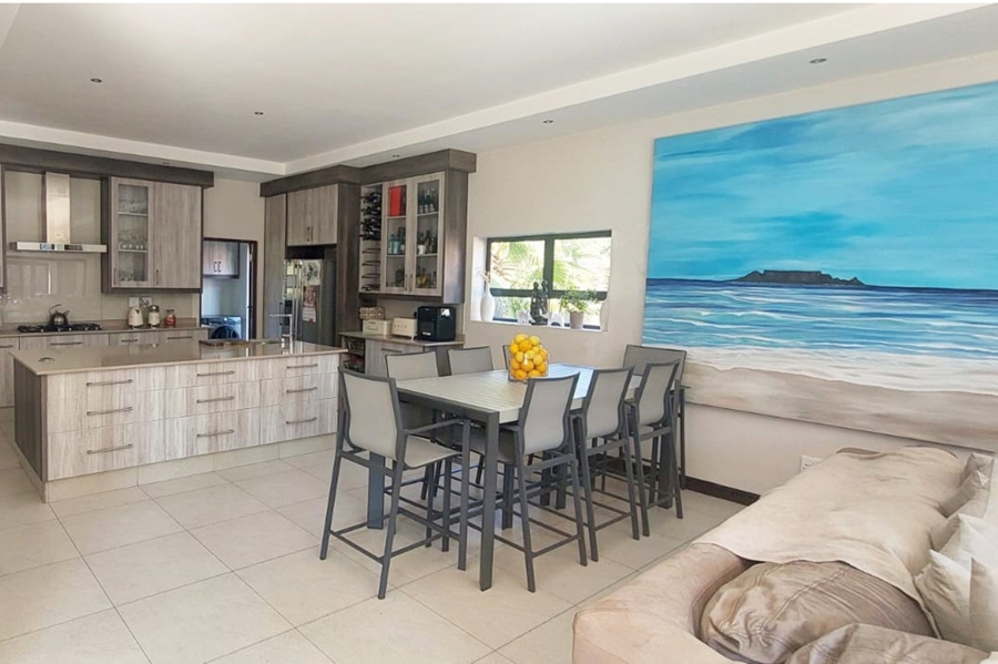 5 Bedroom Property for Sale in Copperleaf Estate Gauteng