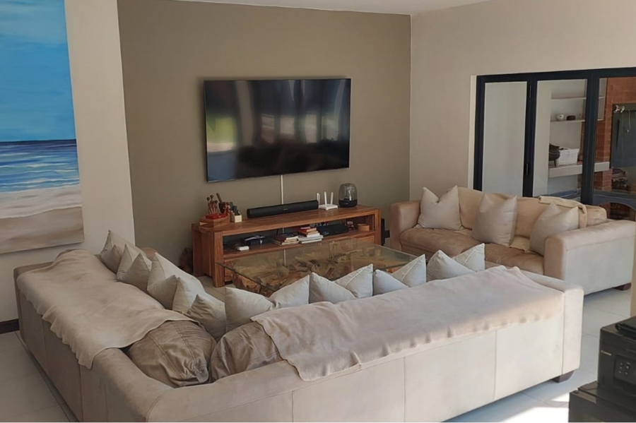 5 Bedroom Property for Sale in Copperleaf Estate Gauteng