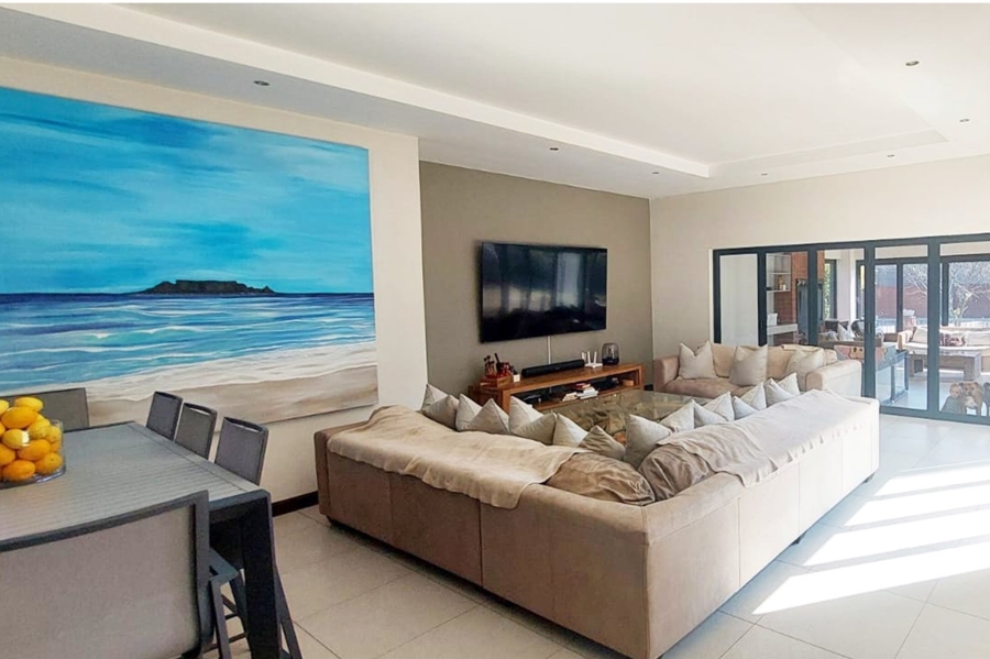 5 Bedroom Property for Sale in Copperleaf Estate Gauteng