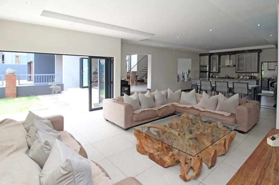 5 Bedroom Property for Sale in Copperleaf Estate Gauteng