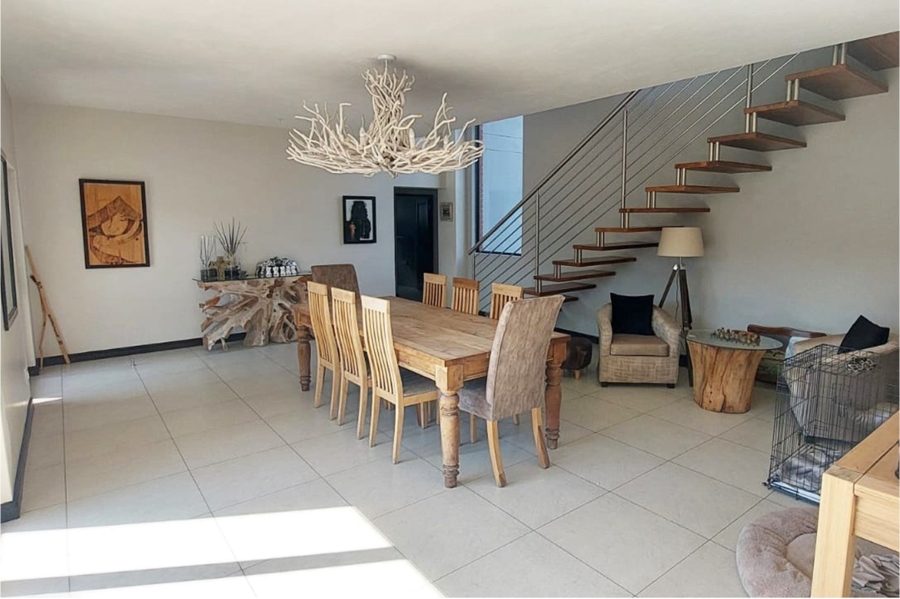 5 Bedroom Property for Sale in Copperleaf Estate Gauteng
