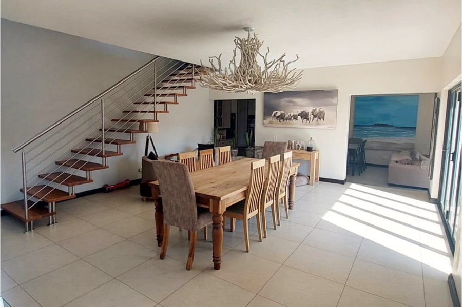 5 Bedroom Property for Sale in Copperleaf Estate Gauteng