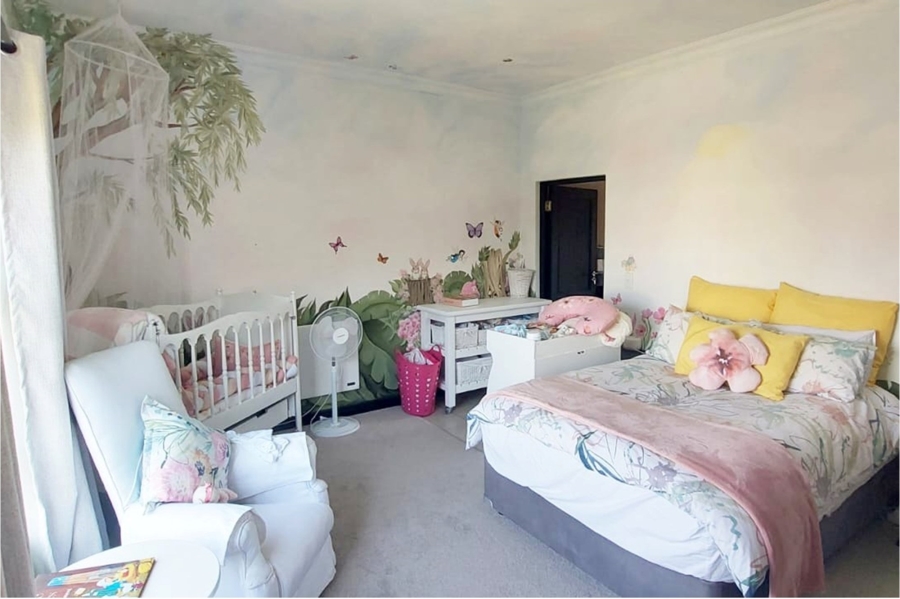 5 Bedroom Property for Sale in Copperleaf Estate Gauteng