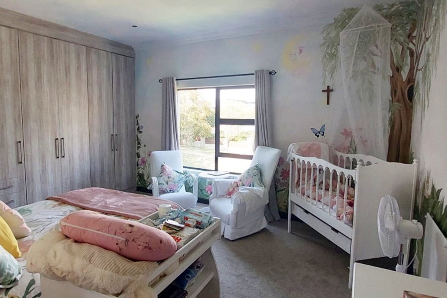 5 Bedroom Property for Sale in Copperleaf Estate Gauteng