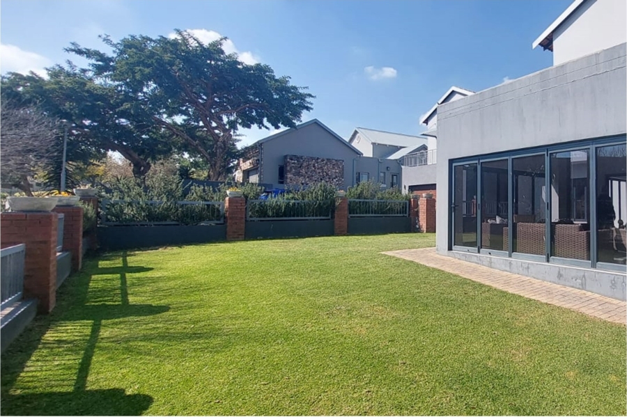 5 Bedroom Property for Sale in Copperleaf Estate Gauteng