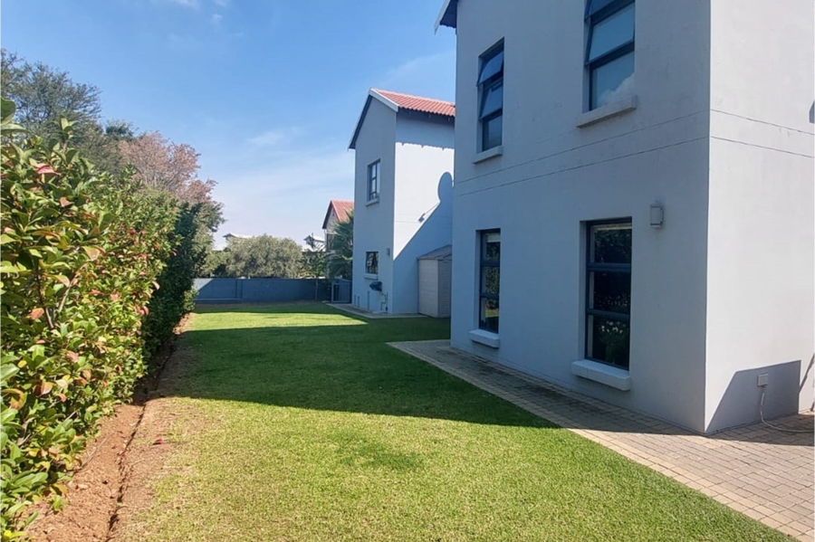 5 Bedroom Property for Sale in Copperleaf Estate Gauteng