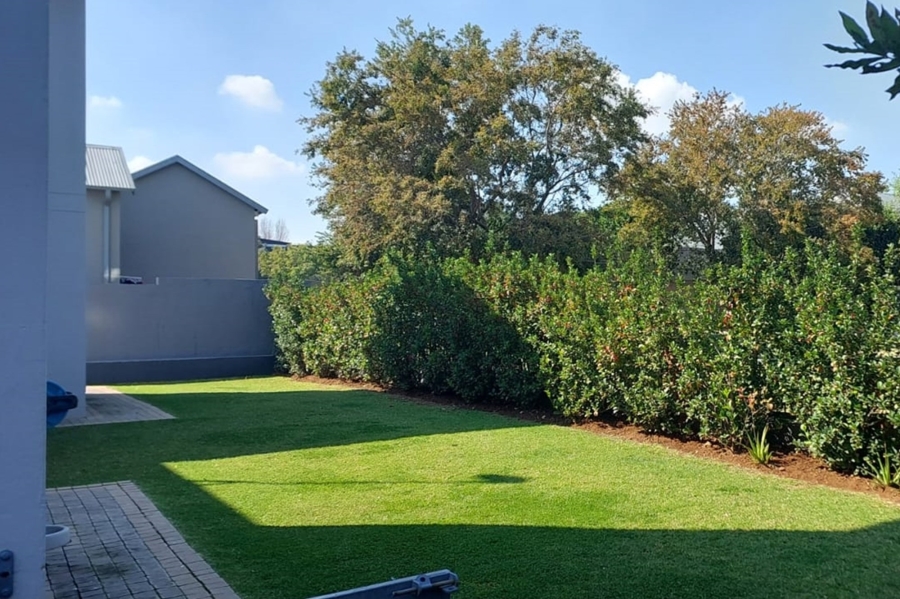 5 Bedroom Property for Sale in Copperleaf Estate Gauteng
