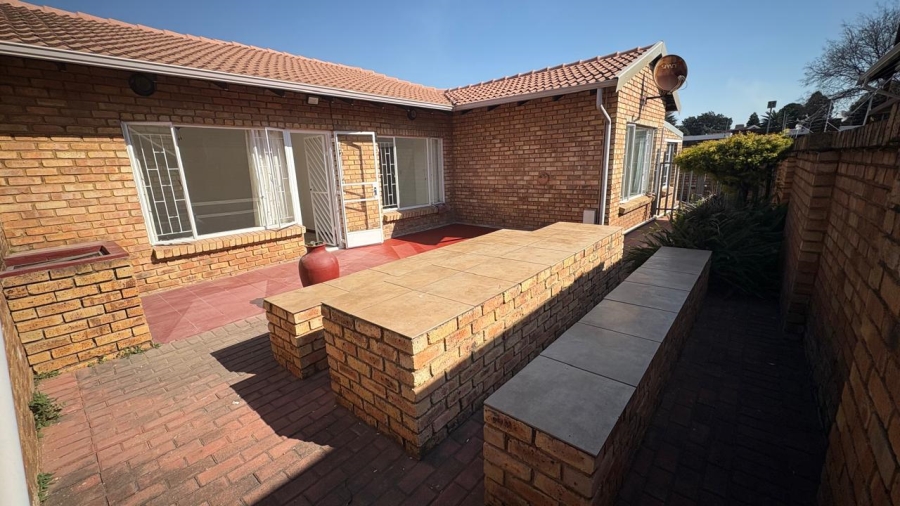 3 Bedroom Property for Sale in Beyers Park Gauteng