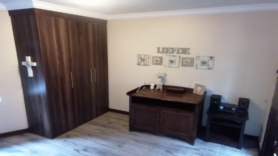 4 Bedroom Property for Sale in Vanderbijlpark SW 5 Gauteng