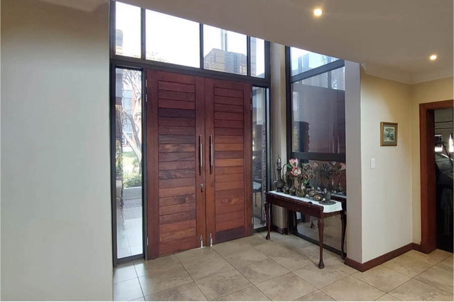5 Bedroom Property for Sale in Copperleaf Estate Gauteng