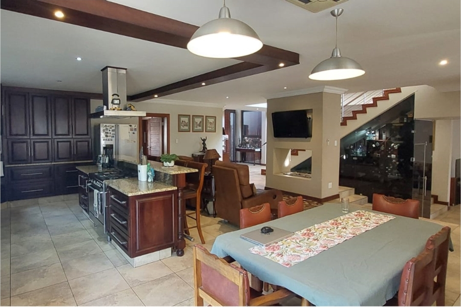 5 Bedroom Property for Sale in Copperleaf Estate Gauteng
