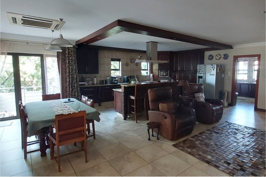 5 Bedroom Property for Sale in Copperleaf Estate Gauteng