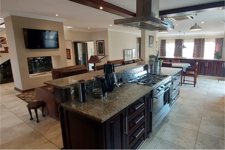 5 Bedroom Property for Sale in Copperleaf Estate Gauteng
