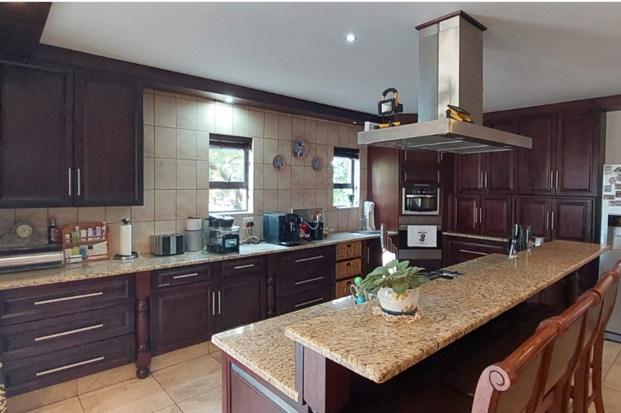 5 Bedroom Property for Sale in Copperleaf Estate Gauteng