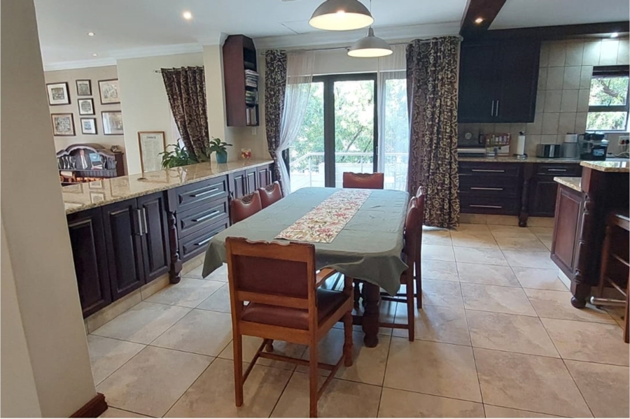 5 Bedroom Property for Sale in Copperleaf Estate Gauteng