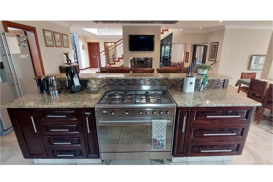 5 Bedroom Property for Sale in Copperleaf Estate Gauteng