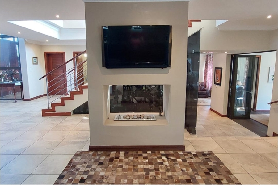 5 Bedroom Property for Sale in Copperleaf Estate Gauteng