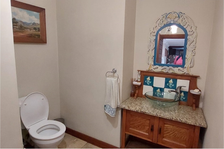 5 Bedroom Property for Sale in Copperleaf Estate Gauteng