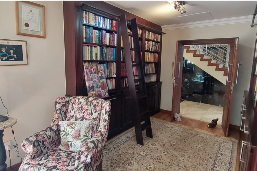 5 Bedroom Property for Sale in Copperleaf Estate Gauteng