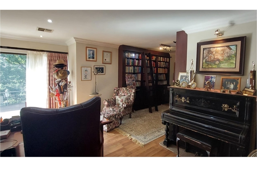 5 Bedroom Property for Sale in Copperleaf Estate Gauteng