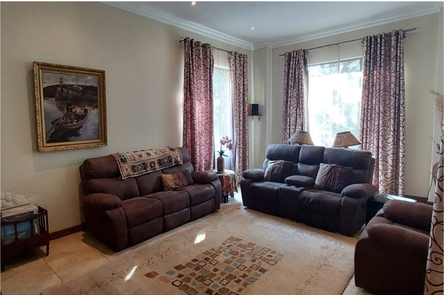 5 Bedroom Property for Sale in Copperleaf Estate Gauteng