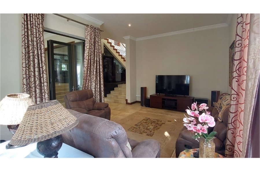 5 Bedroom Property for Sale in Copperleaf Estate Gauteng