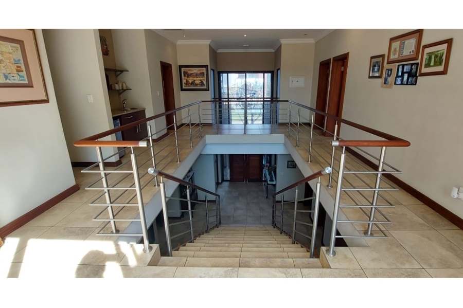5 Bedroom Property for Sale in Copperleaf Estate Gauteng