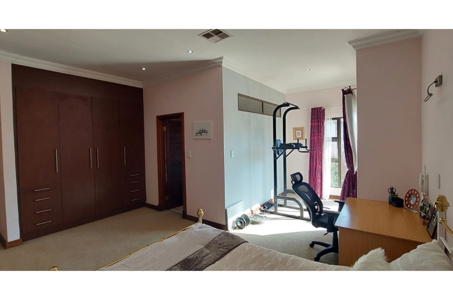 5 Bedroom Property for Sale in Copperleaf Estate Gauteng