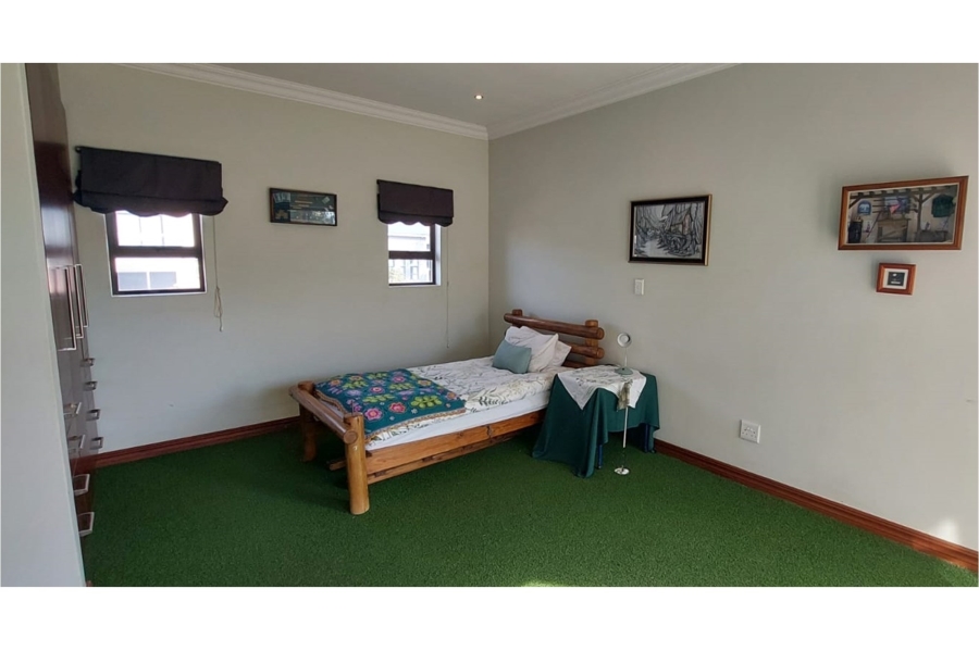 5 Bedroom Property for Sale in Copperleaf Estate Gauteng