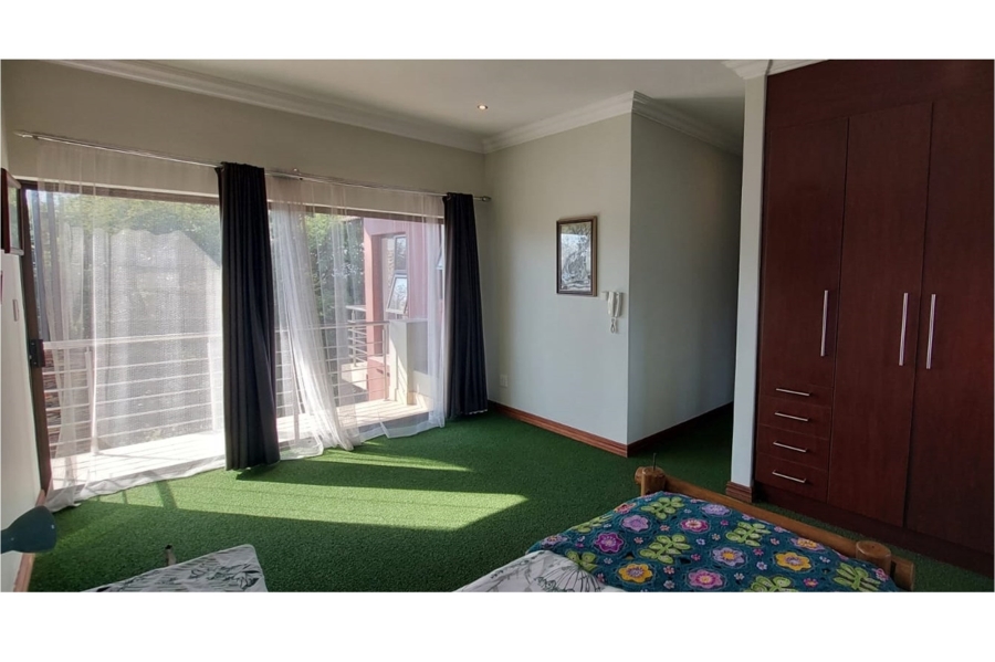 5 Bedroom Property for Sale in Copperleaf Estate Gauteng