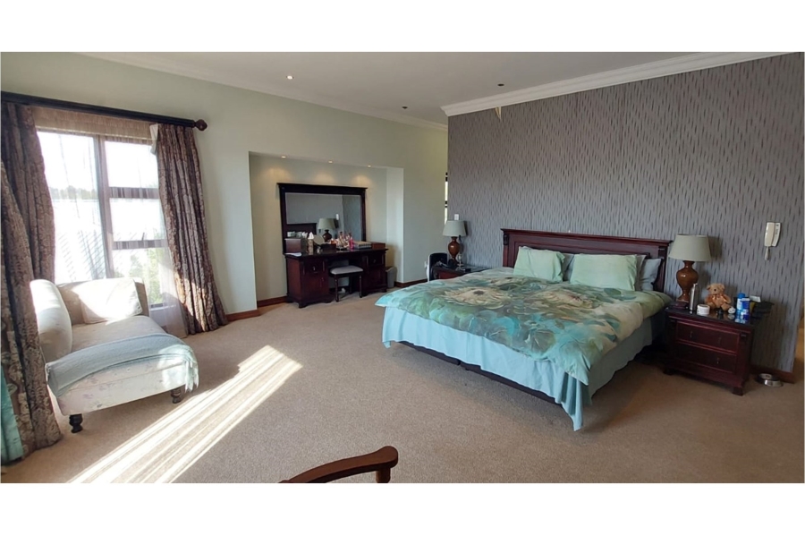 5 Bedroom Property for Sale in Copperleaf Estate Gauteng