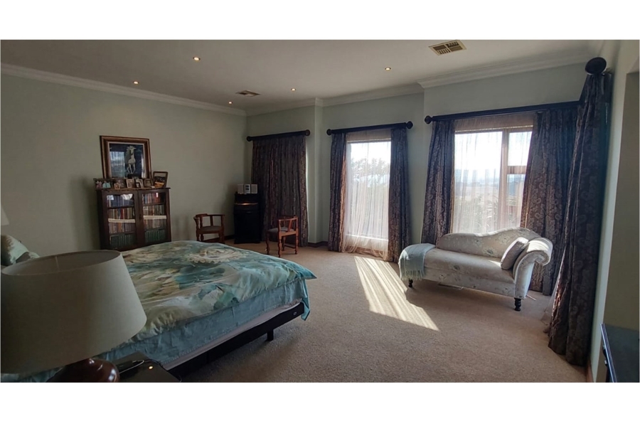 5 Bedroom Property for Sale in Copperleaf Estate Gauteng