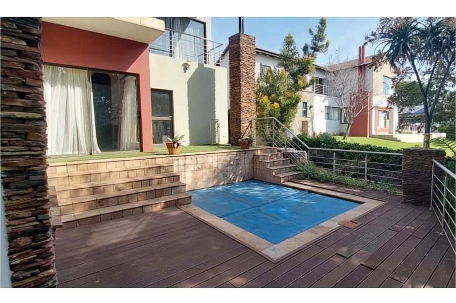 5 Bedroom Property for Sale in Copperleaf Estate Gauteng