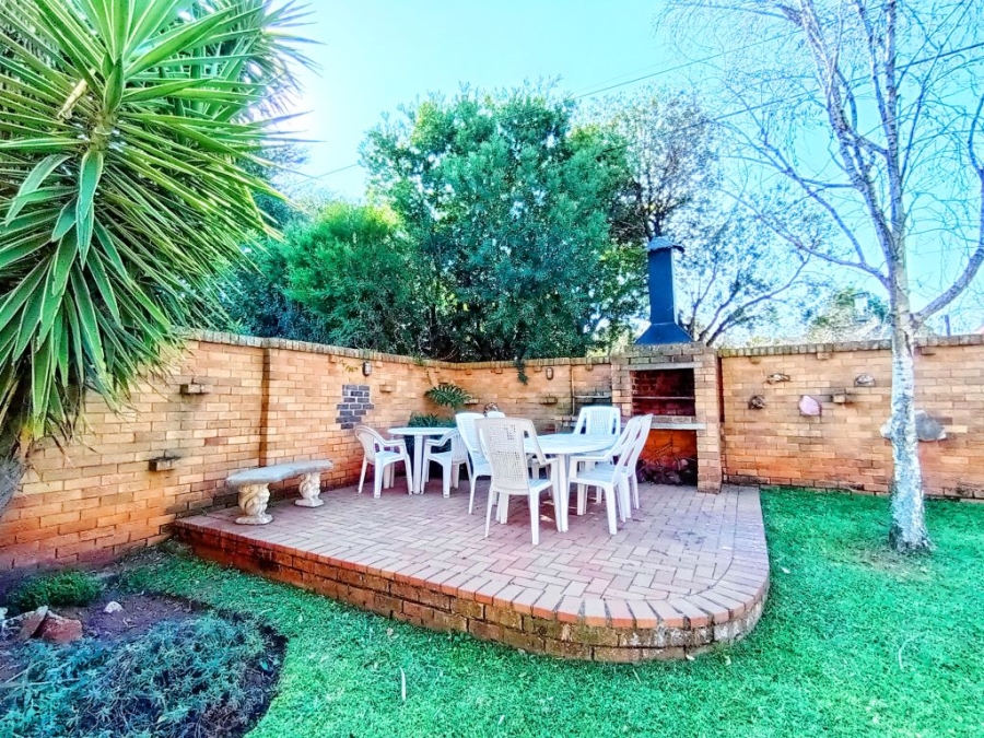 8 Bedroom Property for Sale in Florida Gauteng