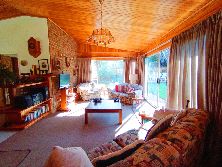8 Bedroom Property for Sale in Florida Gauteng