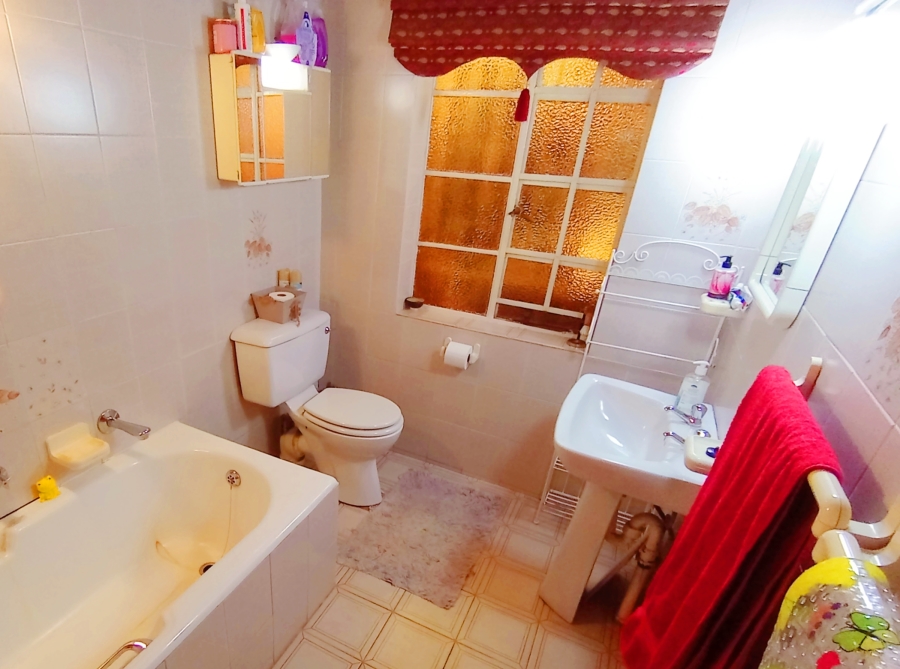 8 Bedroom Property for Sale in Florida Gauteng