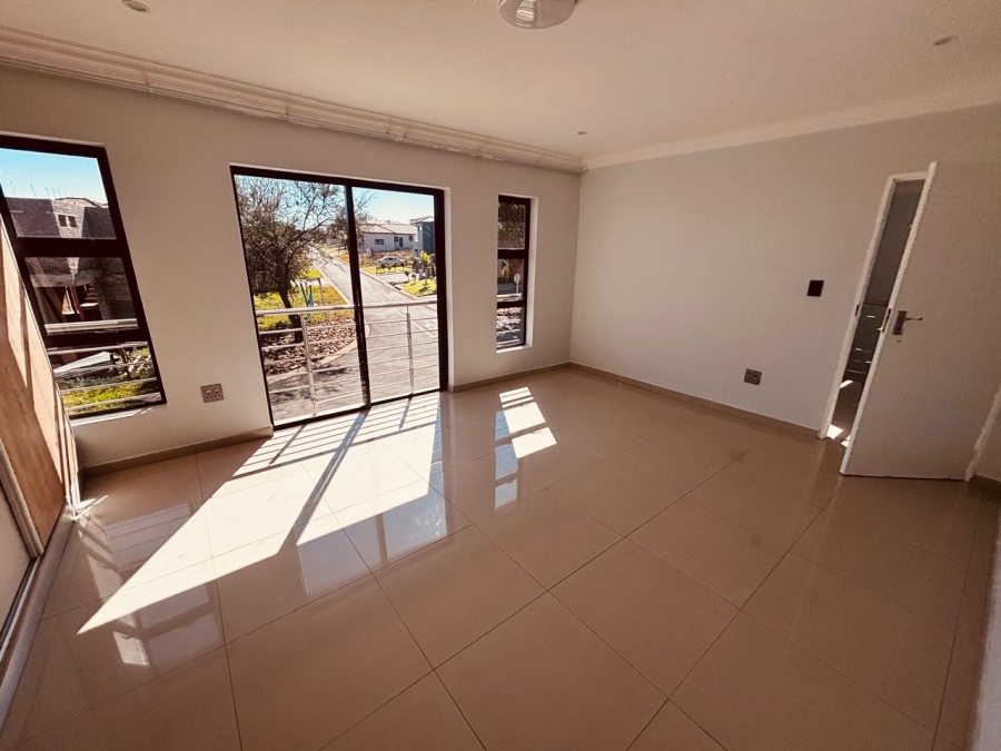 3 Bedroom Property for Sale in Wildtuinpark Gauteng