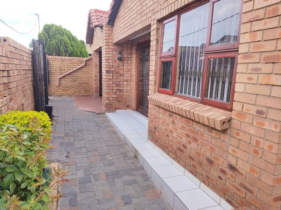 4 Bedroom Property for Sale in Klipfontein Gauteng