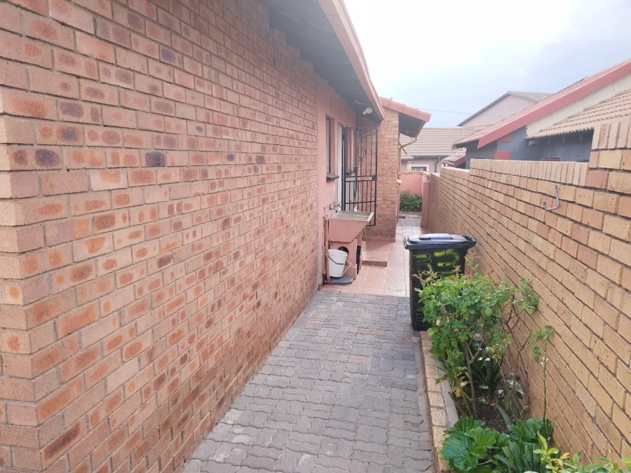 4 Bedroom Property for Sale in Klipfontein Gauteng